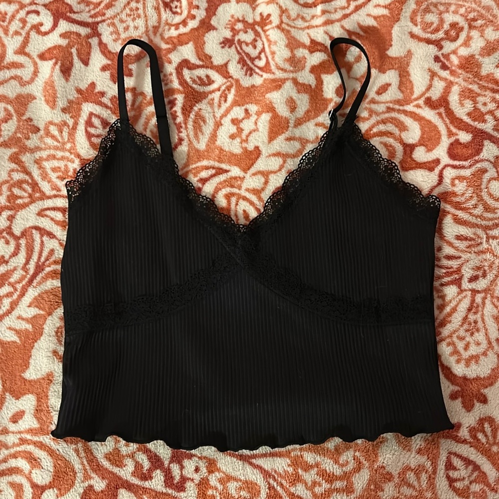 H and m lace crop top